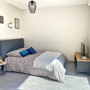 https://villa-madeleine-residence-services.fr-provencehotel.com